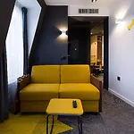 Urban Bivouac Parigi